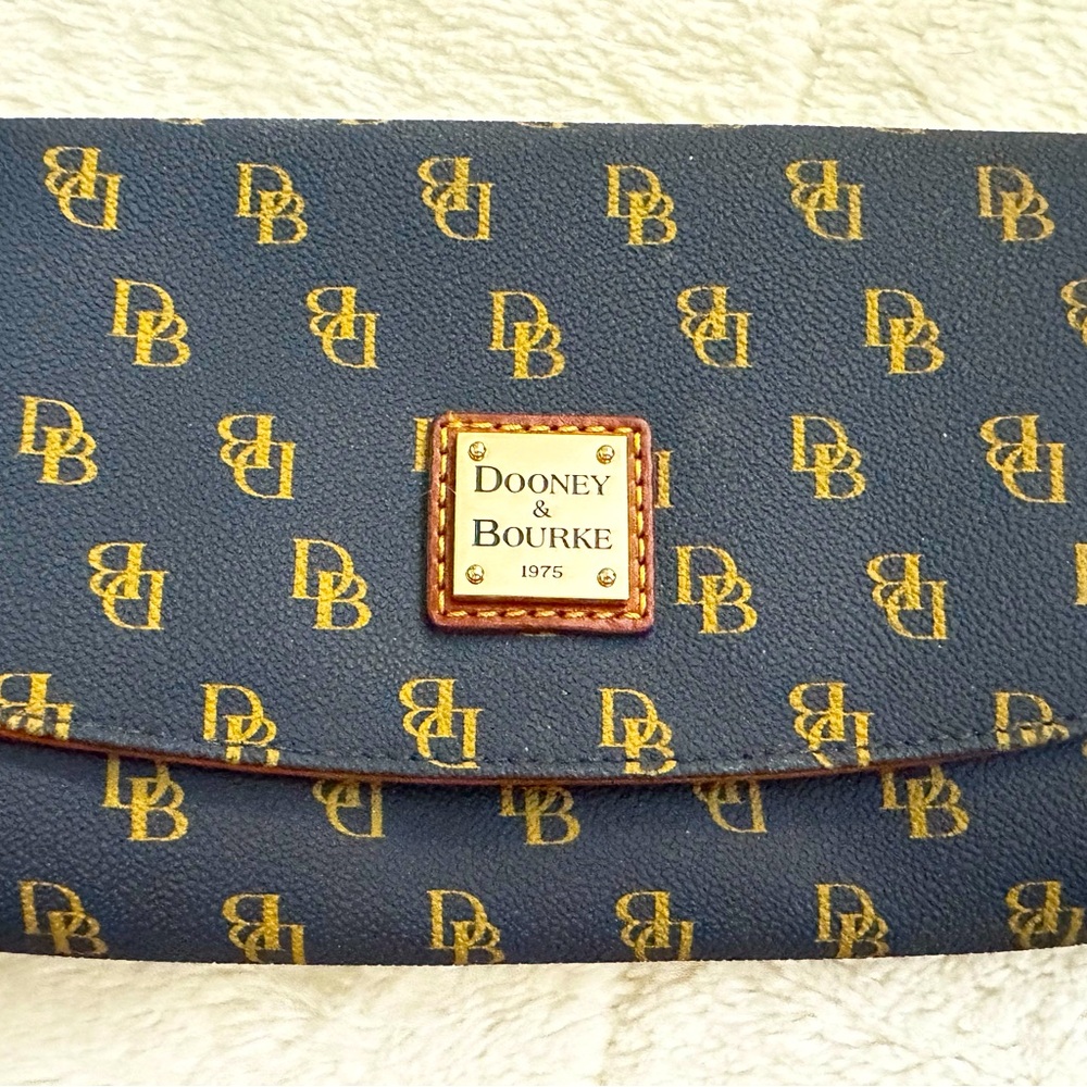 Dooney and Bourke Crossbody Purse